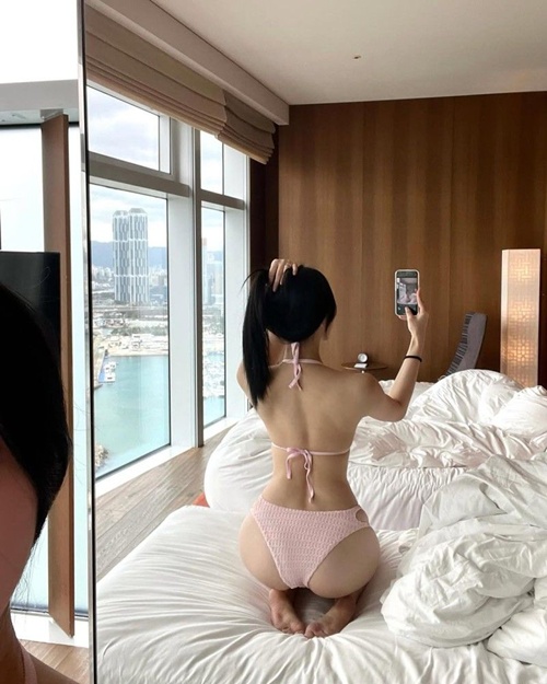호캉스즐기는 몸매녀
