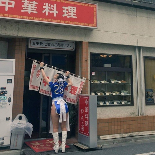 전통 복장입고 배달