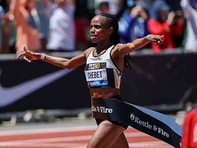 여자육상 5000m… 마의 14분벽 깨다
