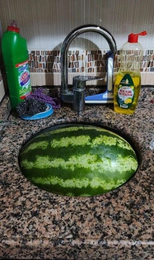 큰맘먹고 비싼수박샀는데